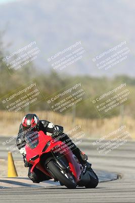 media/Dec-01-2025-Moto Forza (Mon) [[2daa91e15f]]/1-Advanced Group/Session 3 (Turn 3)/